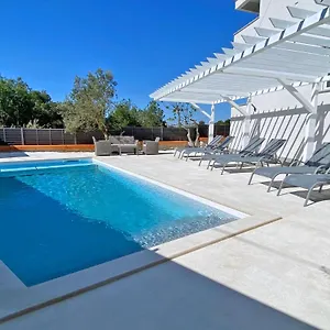 Pasman - 50 M2 Et Piscine Apartament