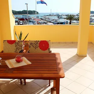 Buco Seafront & Fastfood Apartament