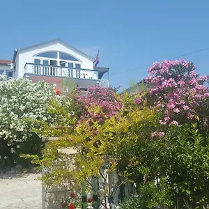 Oleander In Apartament